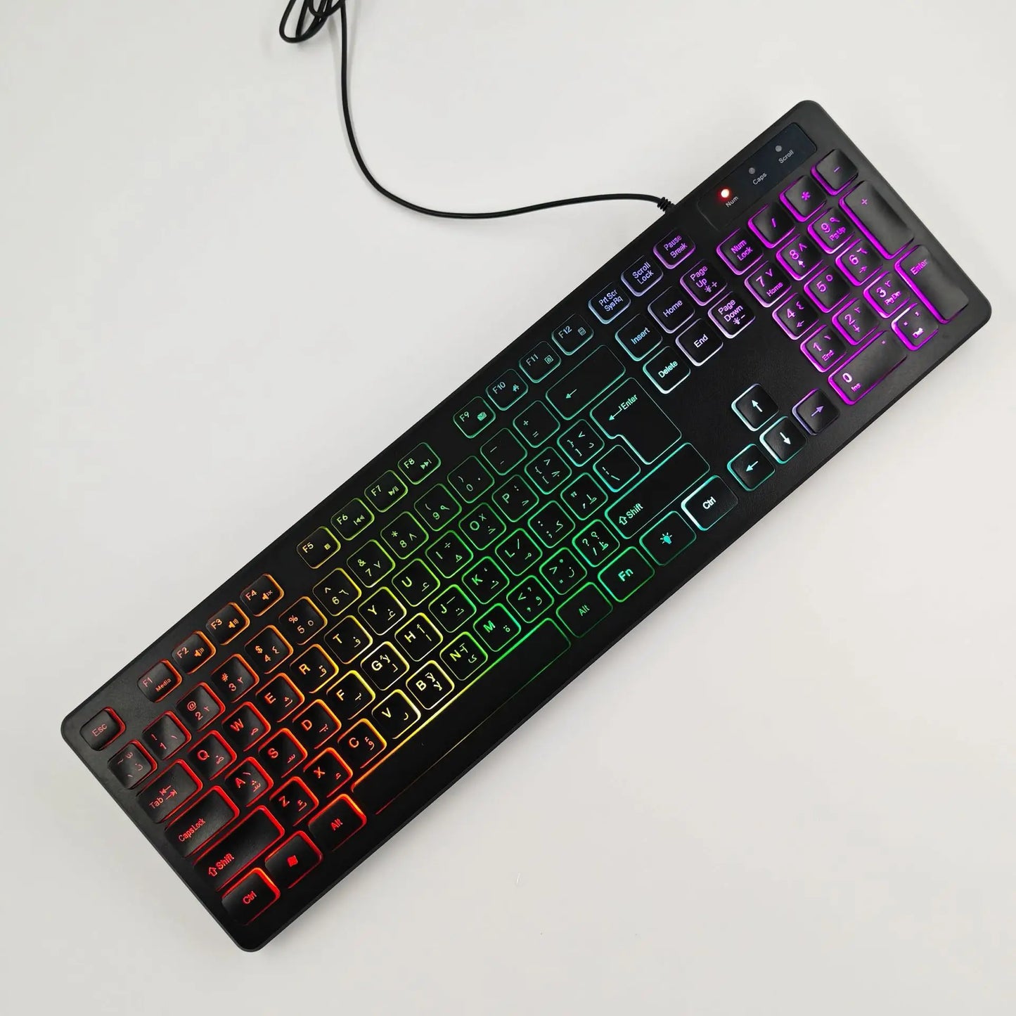 RGB 電競鍵盤 — 有線 USB，104 鍵，背光，防潑水，多語言